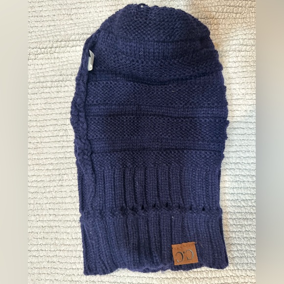 C.C Navy Unisex Chunky Soft Stretch Cable Knit Winter Hat with Faux Fur PomPom - Picture 4 of 6